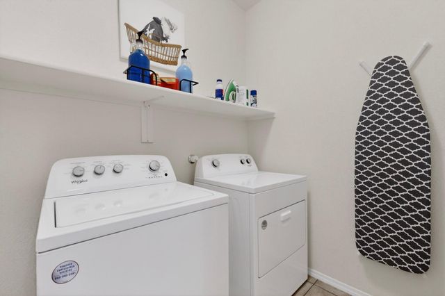 2923 Bosque De Oro Drive SW, Albuquerque, NM 87121