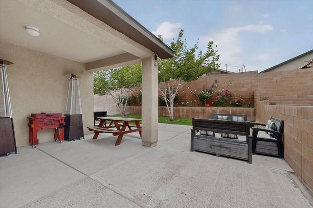 2923 Bosque De Oro Drive SW, Albuquerque, NM 87121