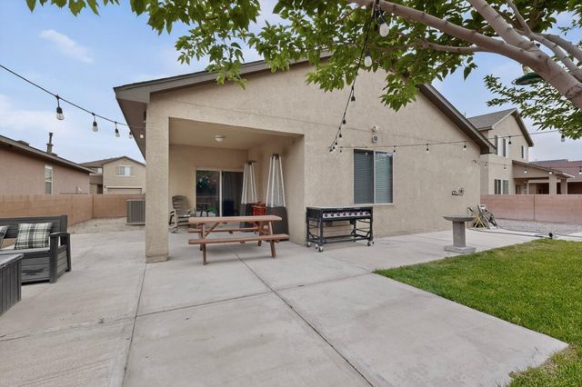 2923 Bosque De Oro Drive SW, Albuquerque, NM 87121