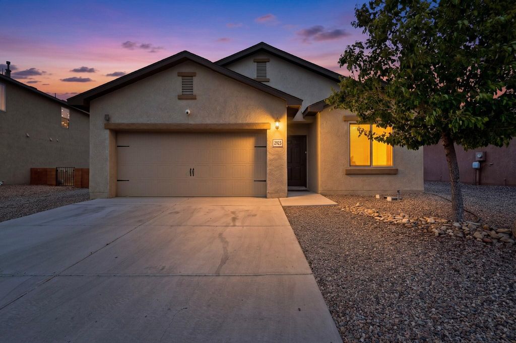 2923 Bosque De Oro Drive SW, Albuquerque, NM 87121