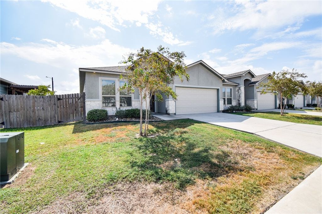 7433 Castille Ct, Corpus Christi, TX 78414 — photo 2