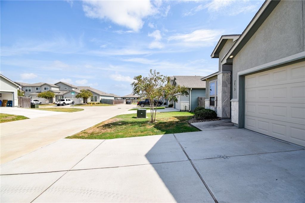 7433 Castille Ct, Corpus Christi, TX 78414 — photo 4
