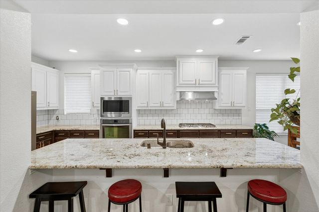 8513 Bayberry Avenue, Lantana, TX 76226