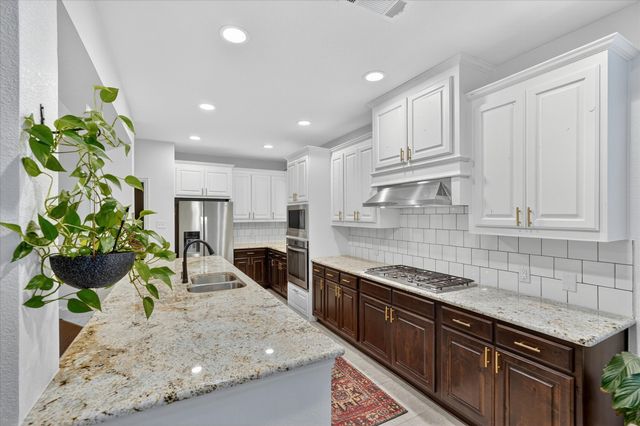 8513 Bayberry Avenue, Lantana, TX 76226