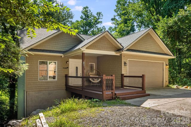 28 Greenbriar Road, Black Mountain, NC 28711
