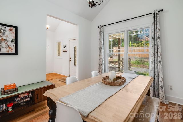28 Greenbriar Road, Black Mountain, NC 28711