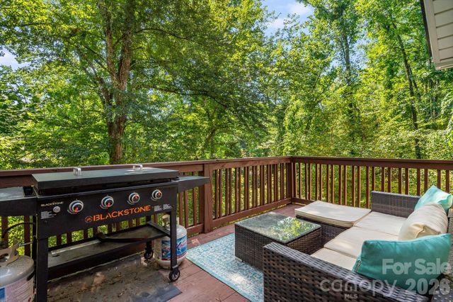 28 Greenbriar Road, Black Mountain, NC 28711