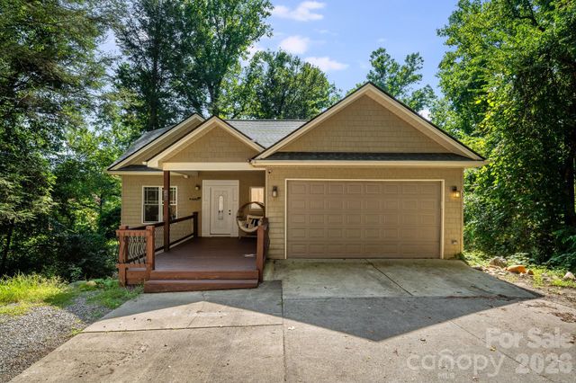28 Greenbriar Road, Black Mountain, NC 28711