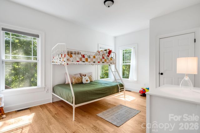 28 Greenbriar Road, Black Mountain, NC 28711