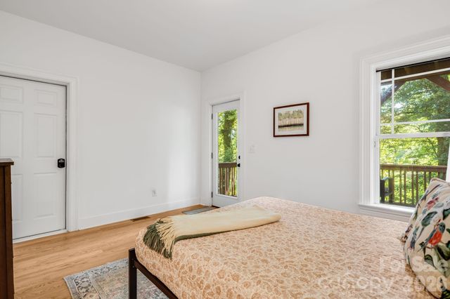 28 Greenbriar Road, Black Mountain, NC 28711