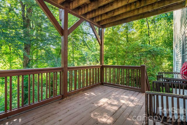 28 Greenbriar Road, Black Mountain, NC 28711
