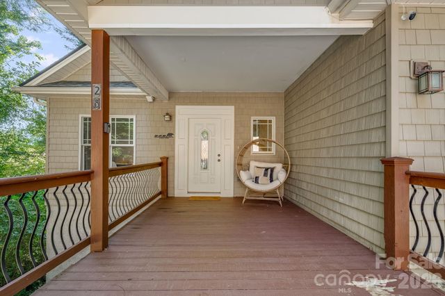 28 Greenbriar Road, Black Mountain, NC 28711