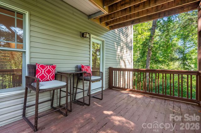 28 Greenbriar Road, Black Mountain, NC 28711