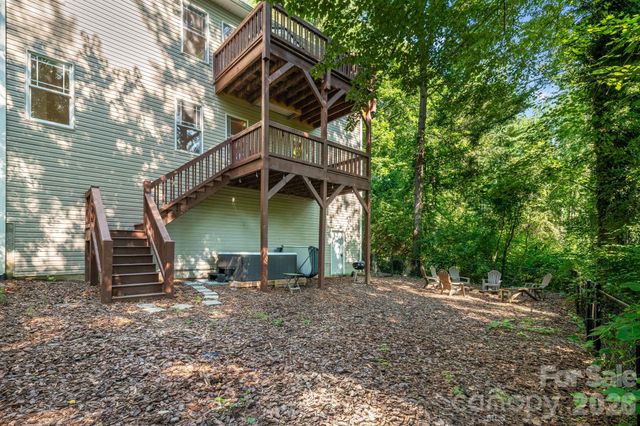 28 Greenbriar Road, Black Mountain, NC 28711