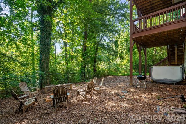 28 Greenbriar Road, Black Mountain, NC 28711