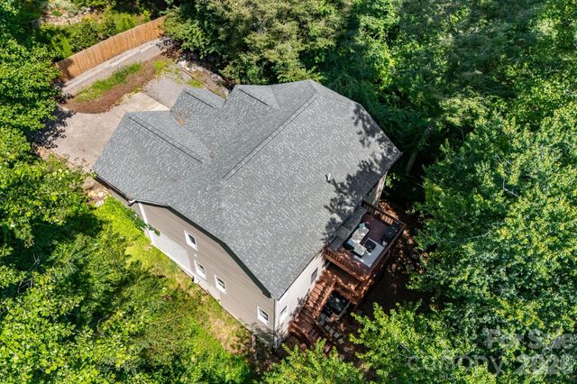 28 Greenbriar Road, Black Mountain, NC 28711