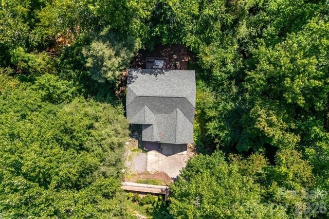 28 Greenbriar Road, Black Mountain, NC 28711