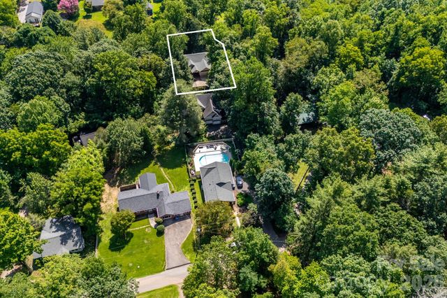 28 Greenbriar Road, Black Mountain, NC 28711