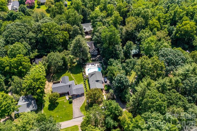 28 Greenbriar Road, Black Mountain, NC 28711