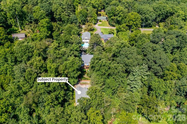 28 Greenbriar Road, Black Mountain, NC 28711