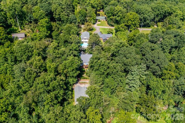 28 Greenbriar Road, Black Mountain, NC 28711