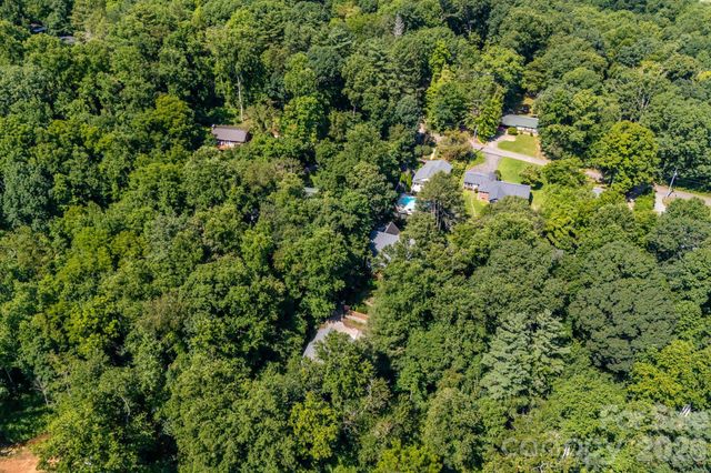 28 Greenbriar Road, Black Mountain, NC 28711