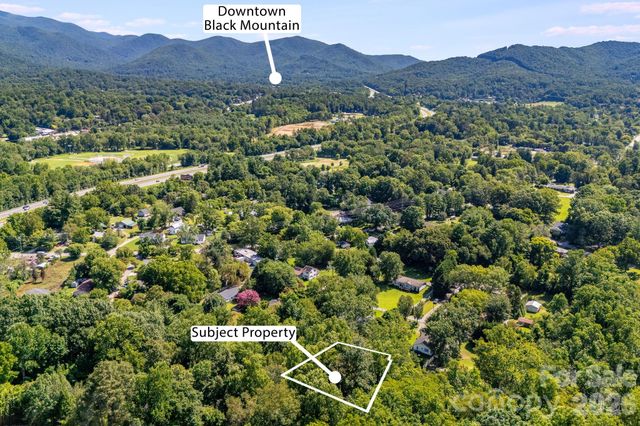 28 Greenbriar Road, Black Mountain, NC 28711