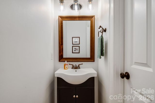 28 Greenbriar Road, Black Mountain, NC 28711
