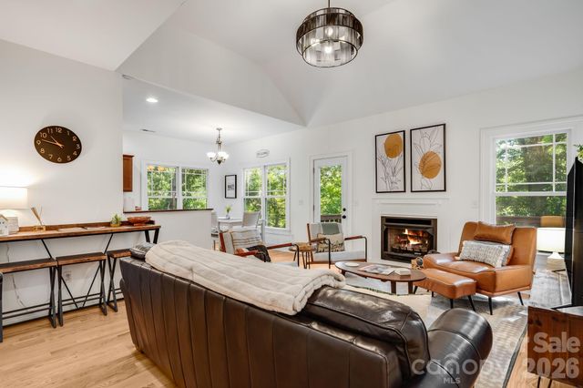 28 Greenbriar Road, Black Mountain, NC 28711