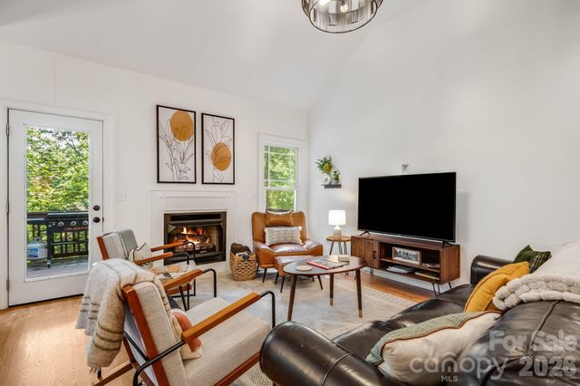 28 Greenbriar Road, Black Mountain, NC 28711