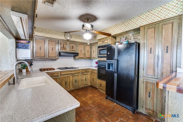 10745 Rosemar Lane, Adkins, TX 78101