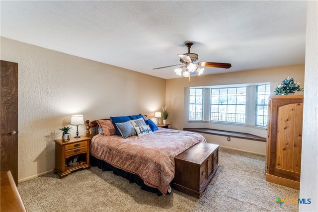 10745 Rosemar Lane, Adkins, TX 78101