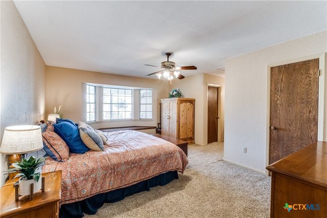 10745 Rosemar Lane, Adkins, TX 78101