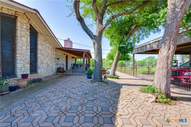 10745 Rosemar Lane, Adkins, TX 78101
