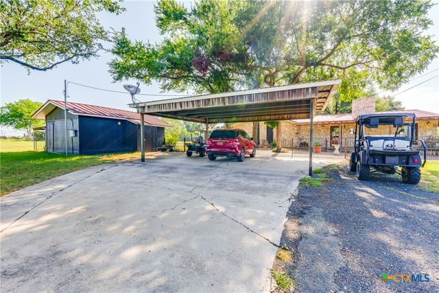 10745 Rosemar Lane, Adkins, TX 78101