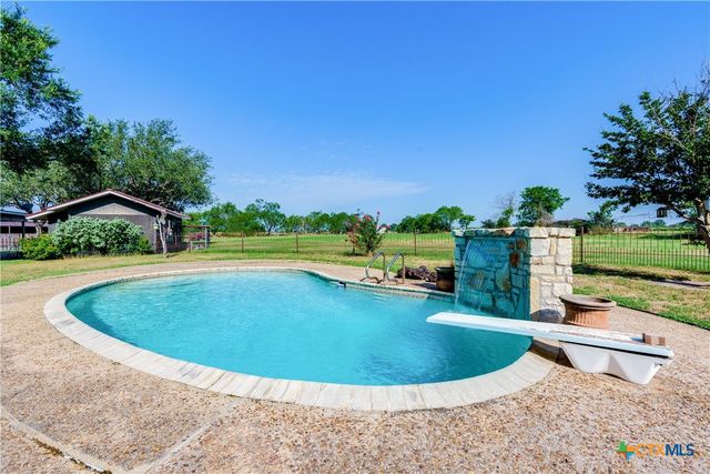 10745 Rosemar Lane, Adkins, TX 78101