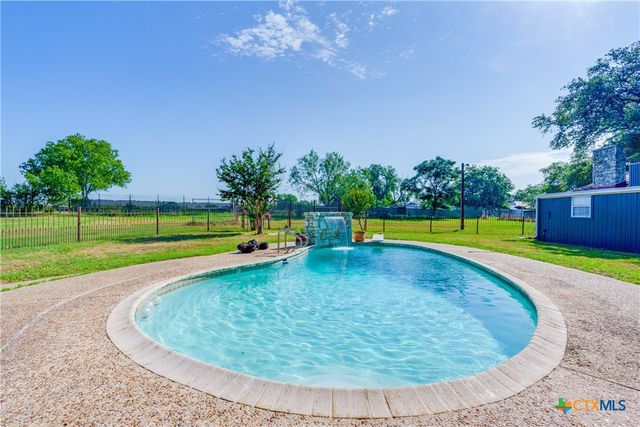 10745 Rosemar Lane, Adkins, TX 78101