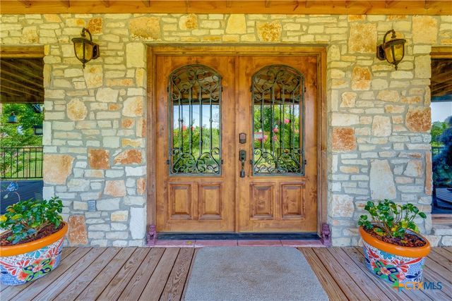 10745 Rosemar Lane, Adkins, TX 78101
