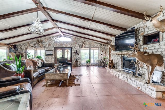 10745 Rosemar Lane, Adkins, TX 78101