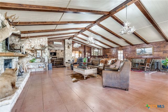 10745 Rosemar Lane, Adkins, TX 78101