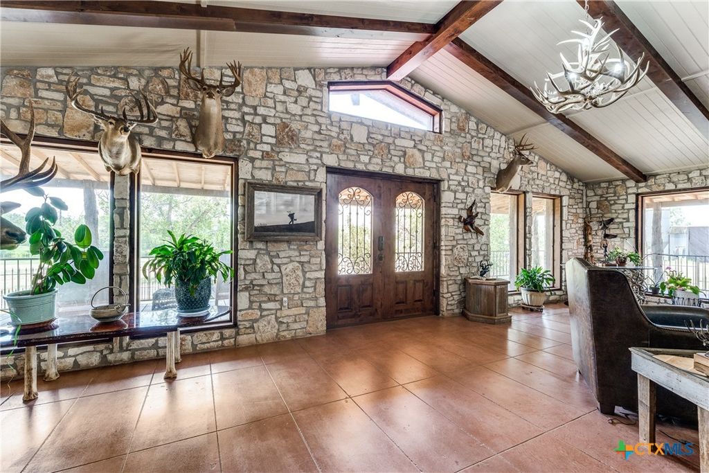 10745 Rosemar Lane, Adkins, TX 78101