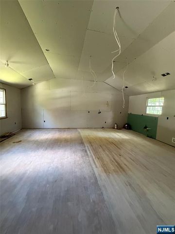 82 Palmer Drive, Livingston, NJ 07039