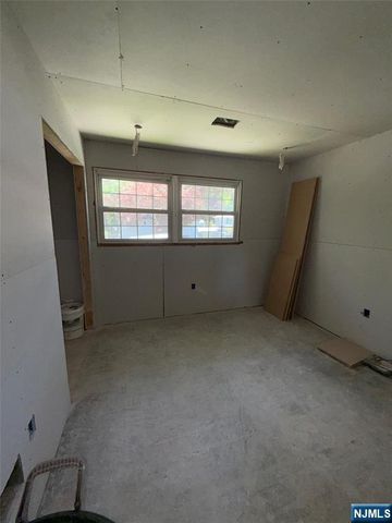 82 Palmer Drive, Livingston, NJ 07039
