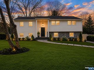 82 Palmer Drive, Livingston, NJ 07039
