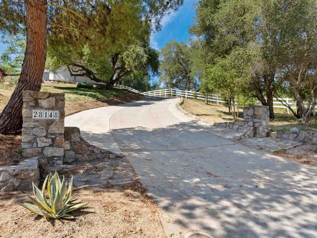 28148 Mountain Meadow Road, Escondido, CA 92026