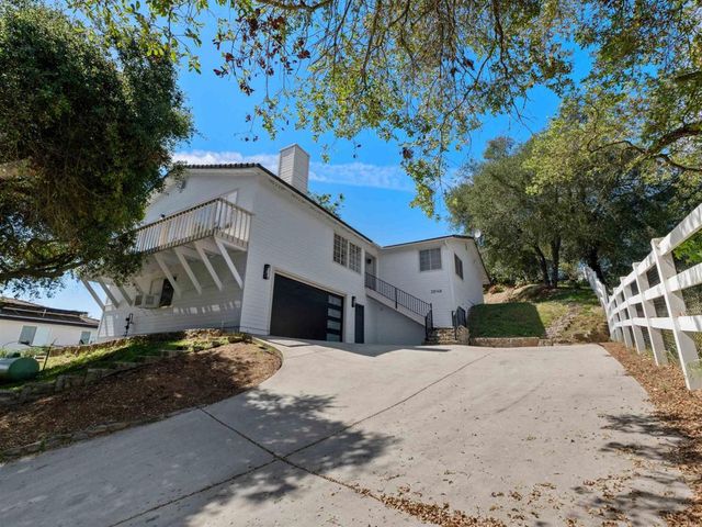28148 Mountain Meadow Road, Escondido, CA 92026