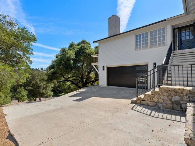 28148 Mountain Meadow Road, Escondido, CA 92026