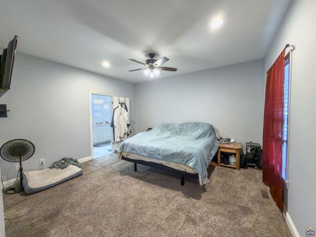 2911 SW Whitney AVE, Topeka, KS 66614