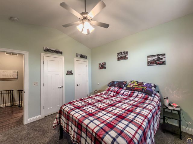 2911 SW Whitney AVE, Topeka, KS 66614