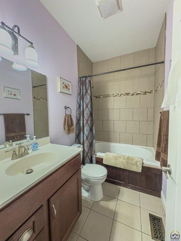 2911 SW Whitney AVE, Topeka, KS 66614